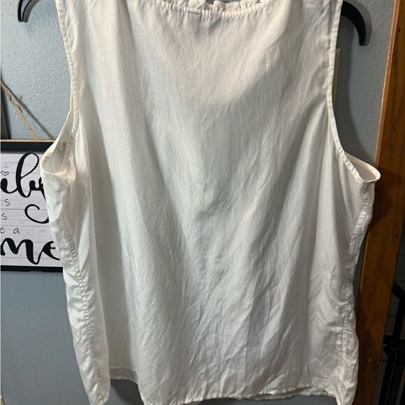 Land's End Sleeveless White Ruffle Blouse Size 14 Petite Swiss/ Baulmole - Picture 8 of 9